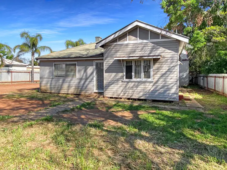15 Cedar Street, Leeton NSW 2705