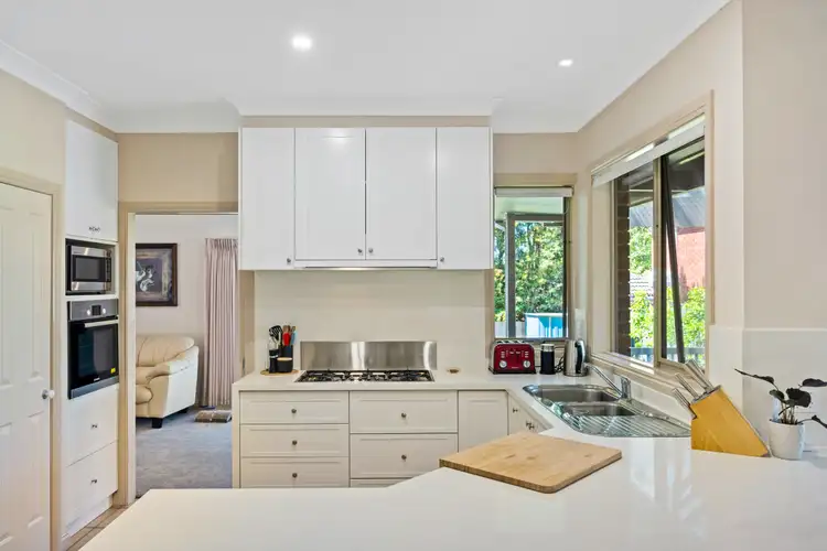 Sixth view of Homely house listing, 2 Milburn Court, Endeavour Hills VIC 3802