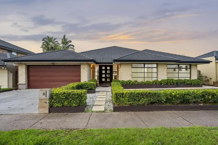 8 Manhattan Close, Sanctuary Lakes VIC 3030