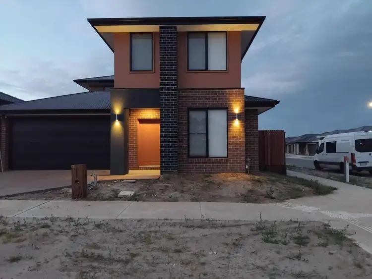 41 Carnmallum Dr, Clyde North VIC 3978