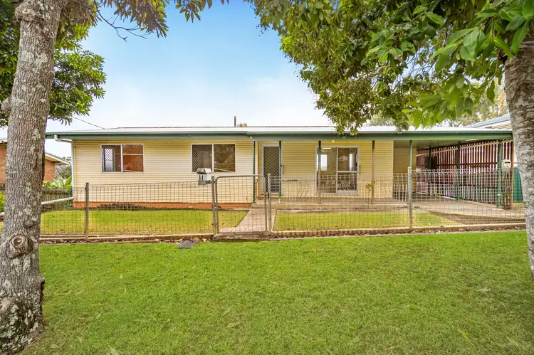 11 Dawn Parade, Riverview QLD 4303