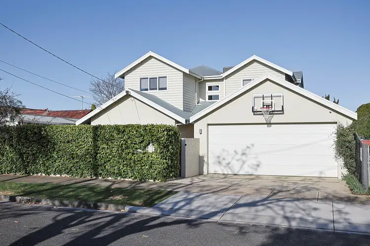 1 Lancaster Avenue, Newtown VIC 3220