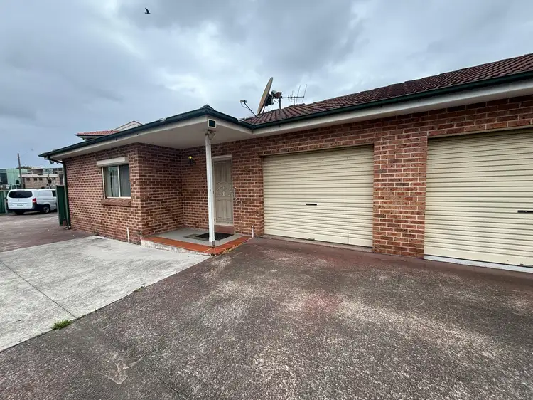 3/2 Wilbur Street, Greenacre NSW 2190