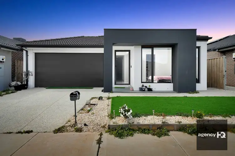 9 Huntingfield Road, Thornhill Park VIC 3335