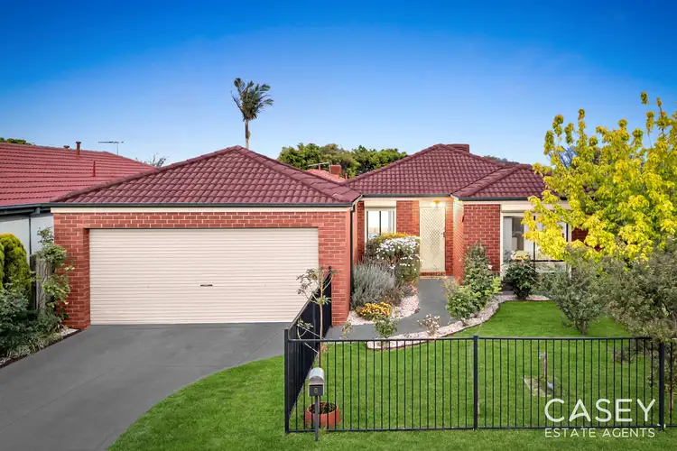 8 Linmac Drive, Hampton Park VIC 3976