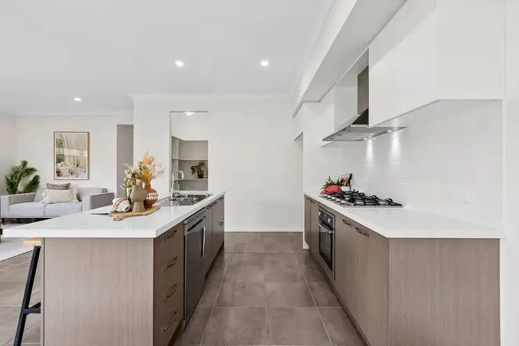 Sixth view of Homely house listing, 7 Neilrex Court, Cranbourne East VIC 3977