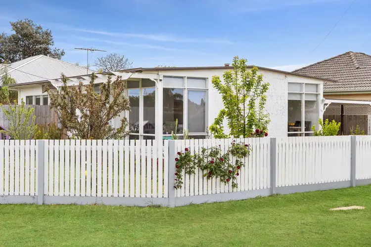 15 Canterbury Road, East, Lara VIC 3212