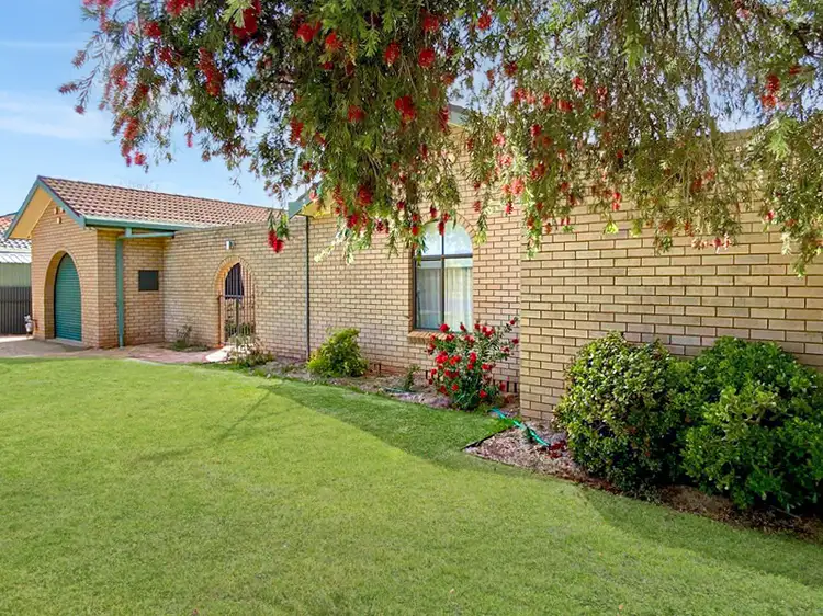 65 Edward Street, Forbes NSW 2871