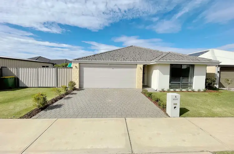 4 Essen Link, Piara Waters WA 6112