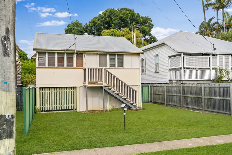 82 Palm Avenue, Shorncliffe QLD 4017