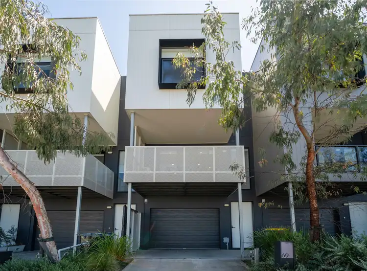 69 Woodswallow Entrance