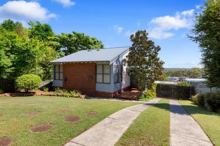 16 Amsdale Avenue, Macquarie Hills NSW 2285