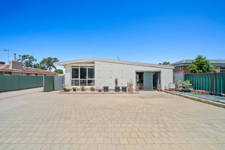 9A Churchdown Street, Thornlie WA 6108