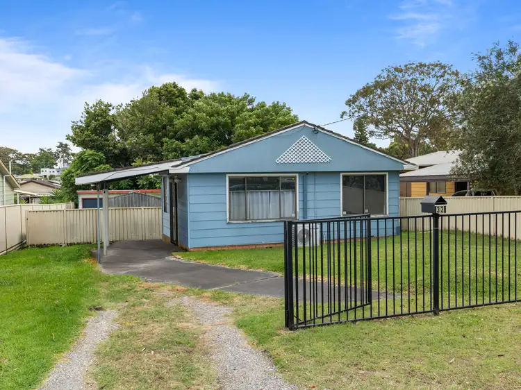 32 Spencer Road, Mannering Park NSW 2259