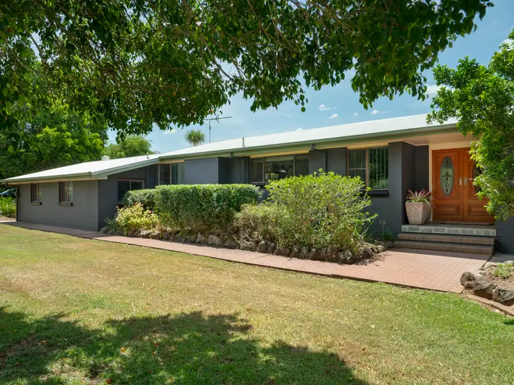 8 Debra Street, Withcott QLD 4352