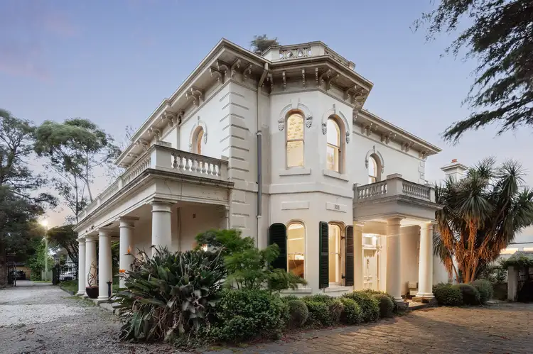 8 Aird Street, Camberwell VIC 3124