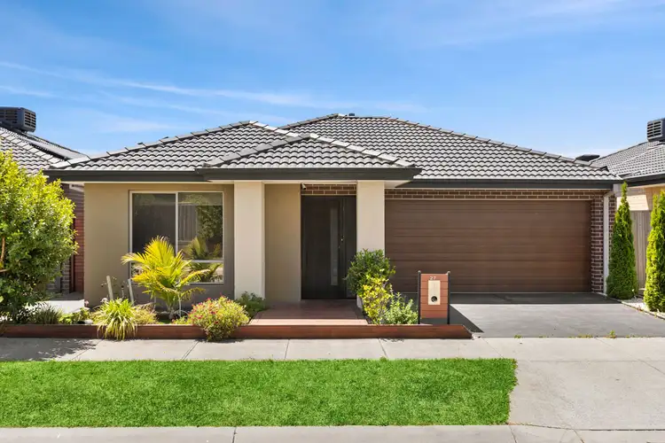 27 Rathberry Circuit, Clyde North VIC 3978