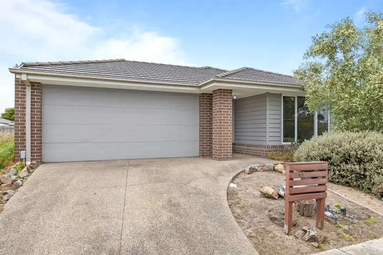 10 Olive Grove, Officer VIC 3809