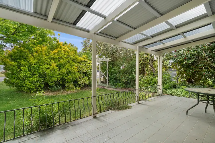 11 Carr Street, Crookwell NSW 2583