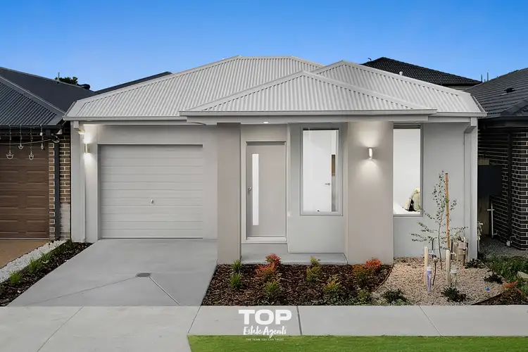 51 Benoit Circuit, Clyde North VIC 3978
