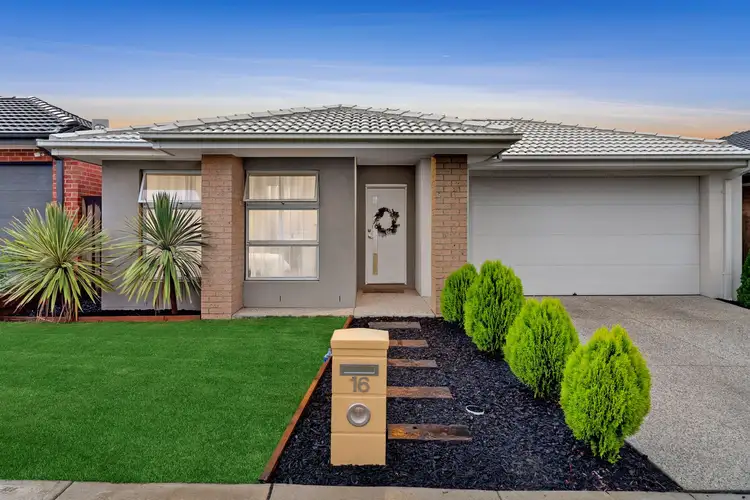16 Chateau Way, Mount Duneed VIC 3217