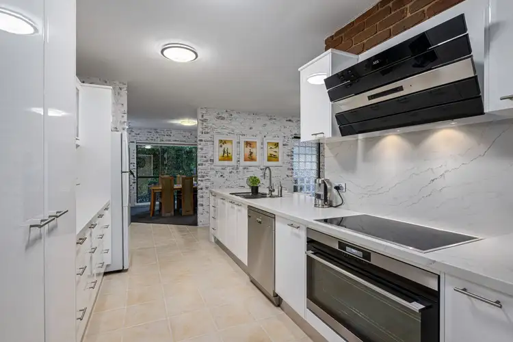 Fifth view of Homely house listing, 290 BIMBADEEN AVENUE, East Albury NSW 2640