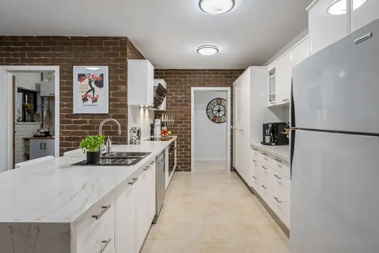 Sixth view of Homely house listing, 290 BIMBADEEN AVENUE, East Albury NSW 2640