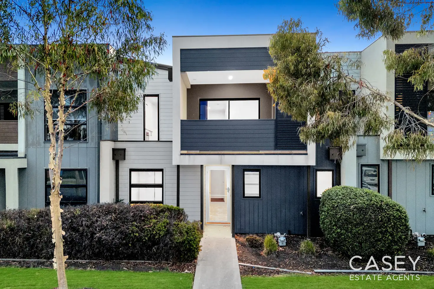 Main view of Homely townhouse listing, 37 Nugget Way, Cranbourne East VIC 3977