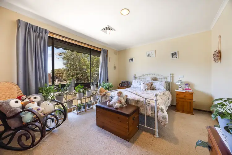 Fifth view of Homely house listing, 2 Mockridge Drive, Kangaroo Flat VIC 3555