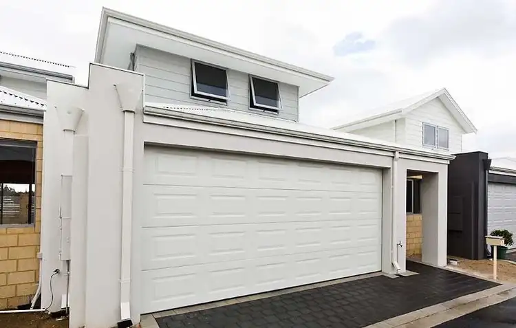 Second view of Homely unit listing, 5/4 Montana Crescent, Dayton WA 6055