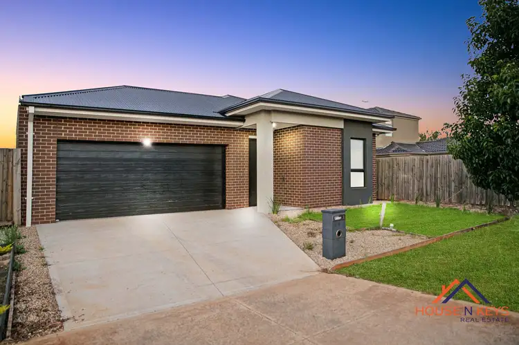 9 PEARSON PLACE, Melton South VIC 3338