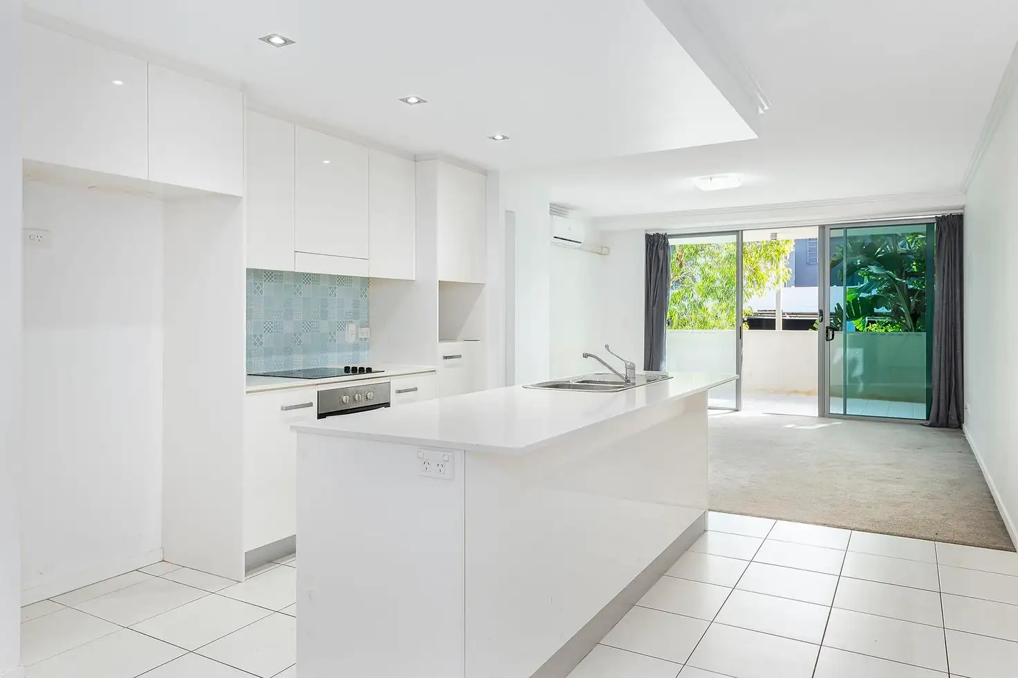 Main view of Homely unit listing, 21/1 Gaven Crescent, Mermaid Beach QLD 4218