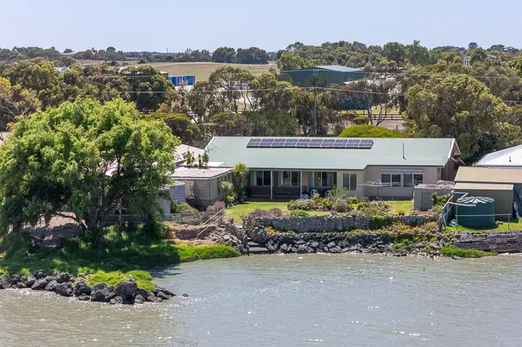 9 HYDE AVENUE