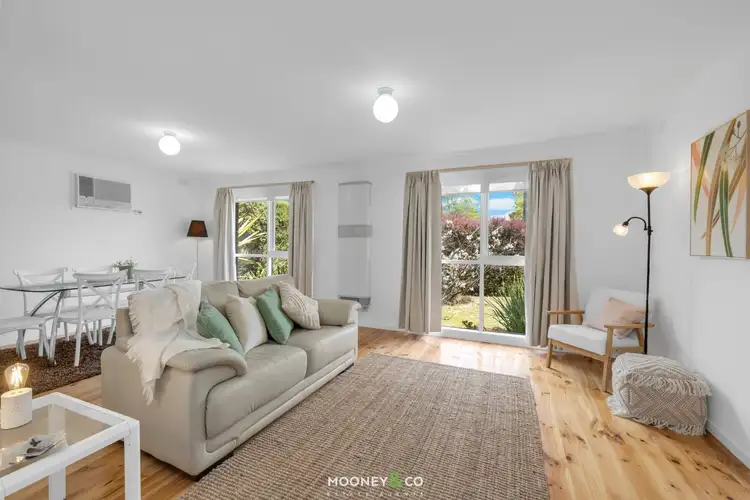 Second view of Homely house listing, 3 Geoffrey Court, Cranbourne VIC 3977