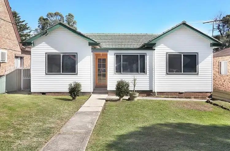 26 Parkland Avenue, Macquarie Fields NSW 2564