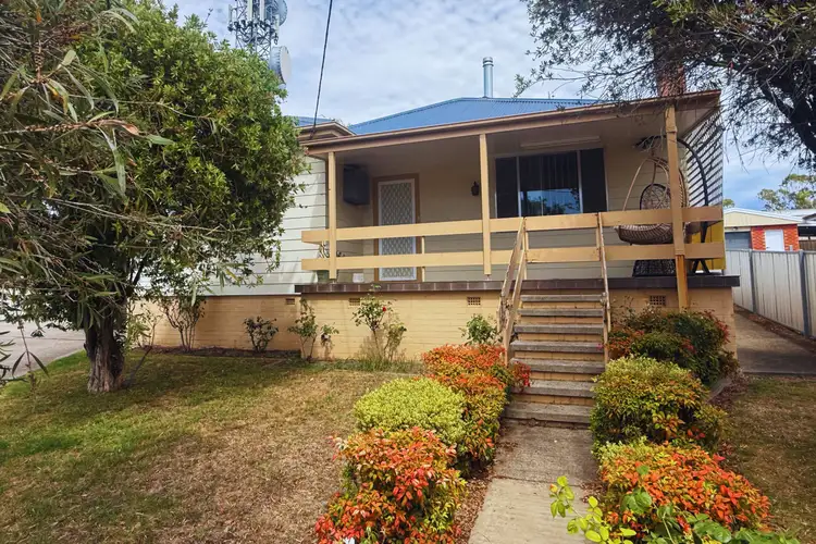 16 Sattler Street