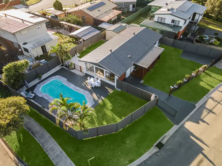 2 Grove Crescent, Beachmere QLD 4510