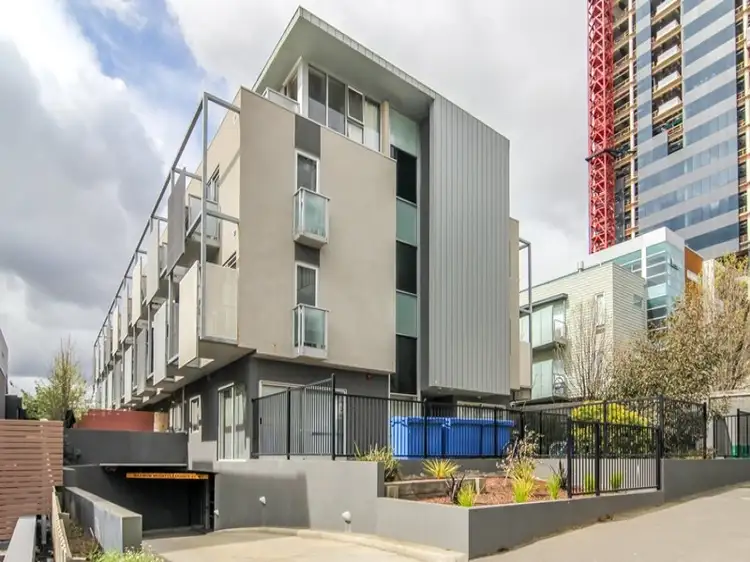 8 Bruce Street