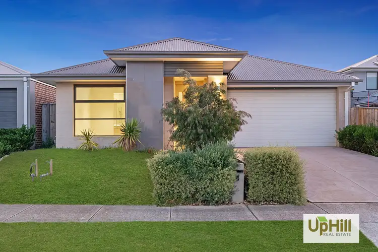 4 Savage Way, Clyde North VIC 3978