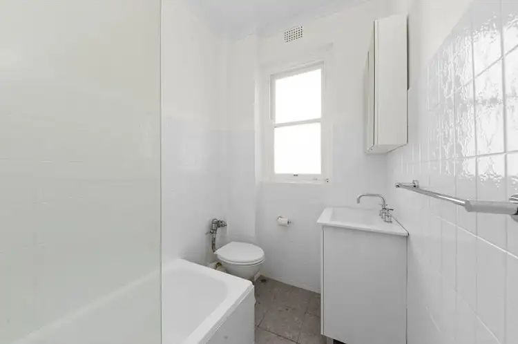 Fourth view of Homely apartment listing, 411/3-5 Greenknowe Avenue, Elizabeth Bay NSW 2011