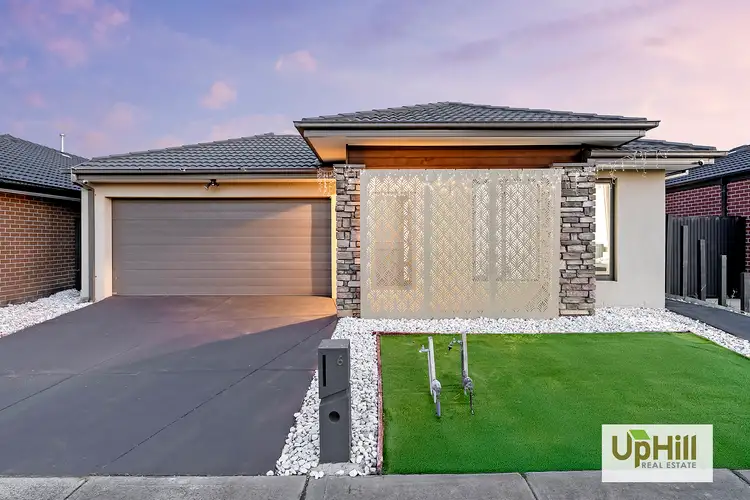 6 Carlyle Crescent, Clyde North VIC 3978