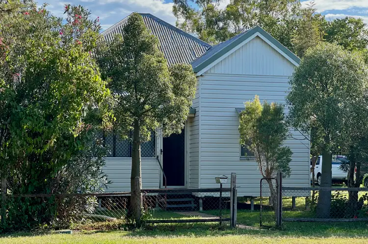 13 Queen Street, Oakey QLD 4401