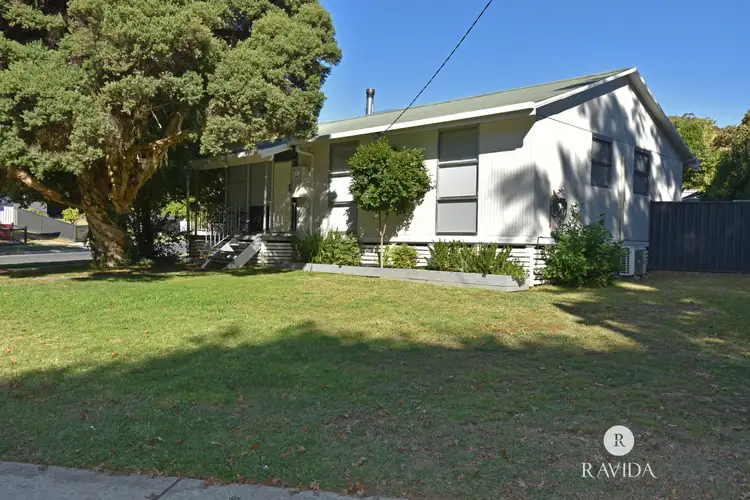 2 NIELA CRESCENT, Myrtleford VIC 3737