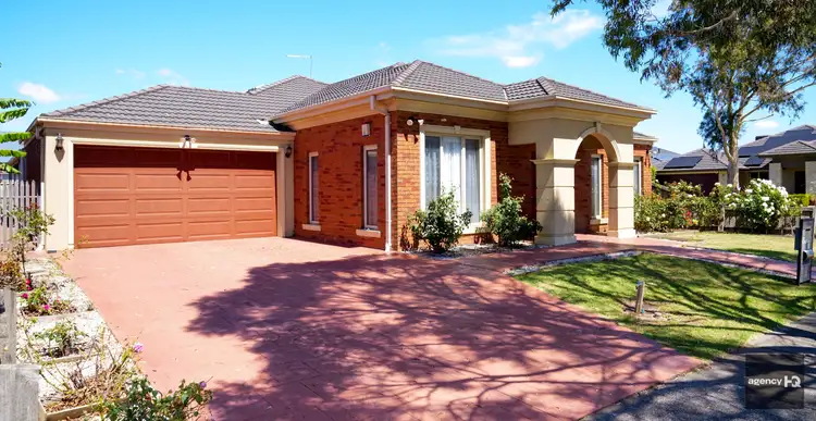 2 Hal Porter Terrace, Lynbrook VIC 3975
