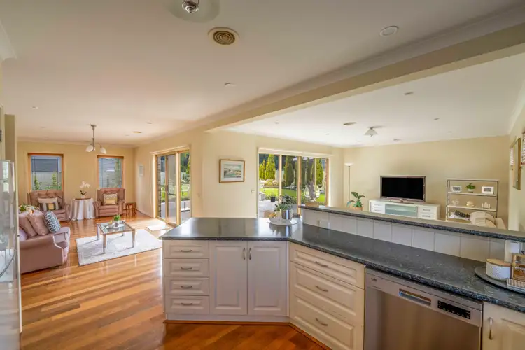 Sixth view of Homely house listing, 10 Kingsley Court, Portland VIC 3305