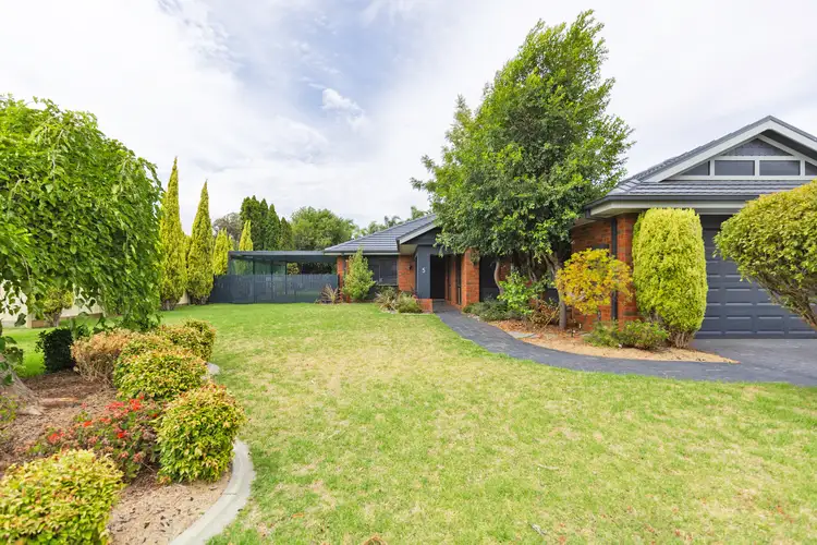 5 Currawong Court