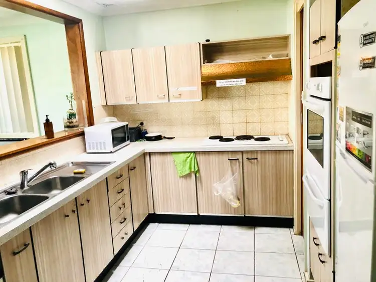 Fifth view of Homely house listing, 10 Kiriwina Place, Glenfield NSW 2167
