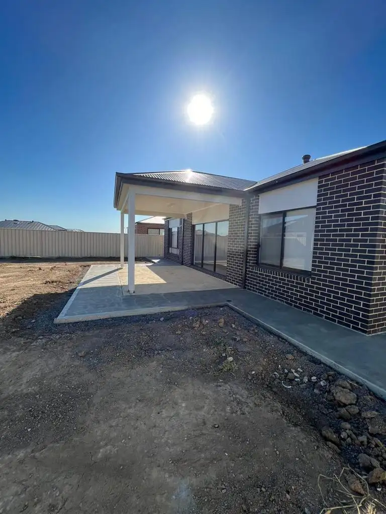 Main view of Homely house listing, 5 Weyba Avenue, Kialla VIC 3631