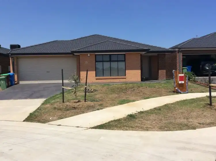 35 Dash Drive, Cranbourne East VIC 3977