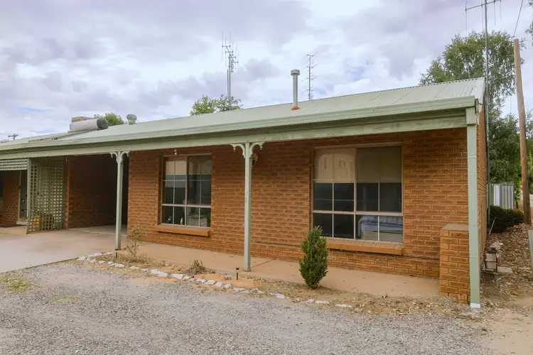 2/5 Hennessy Street, Tocumwal NSW 2714